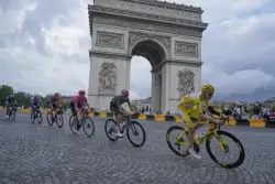 Tadej Pogačar shows unrivaled audacity to win his fourth Tour de France title in style