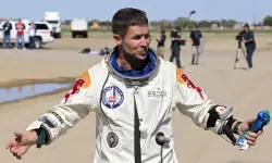 Witnesses to stunt legend Felix Baumgartner’s fatal crash heard large boom as paraglider spun out of control